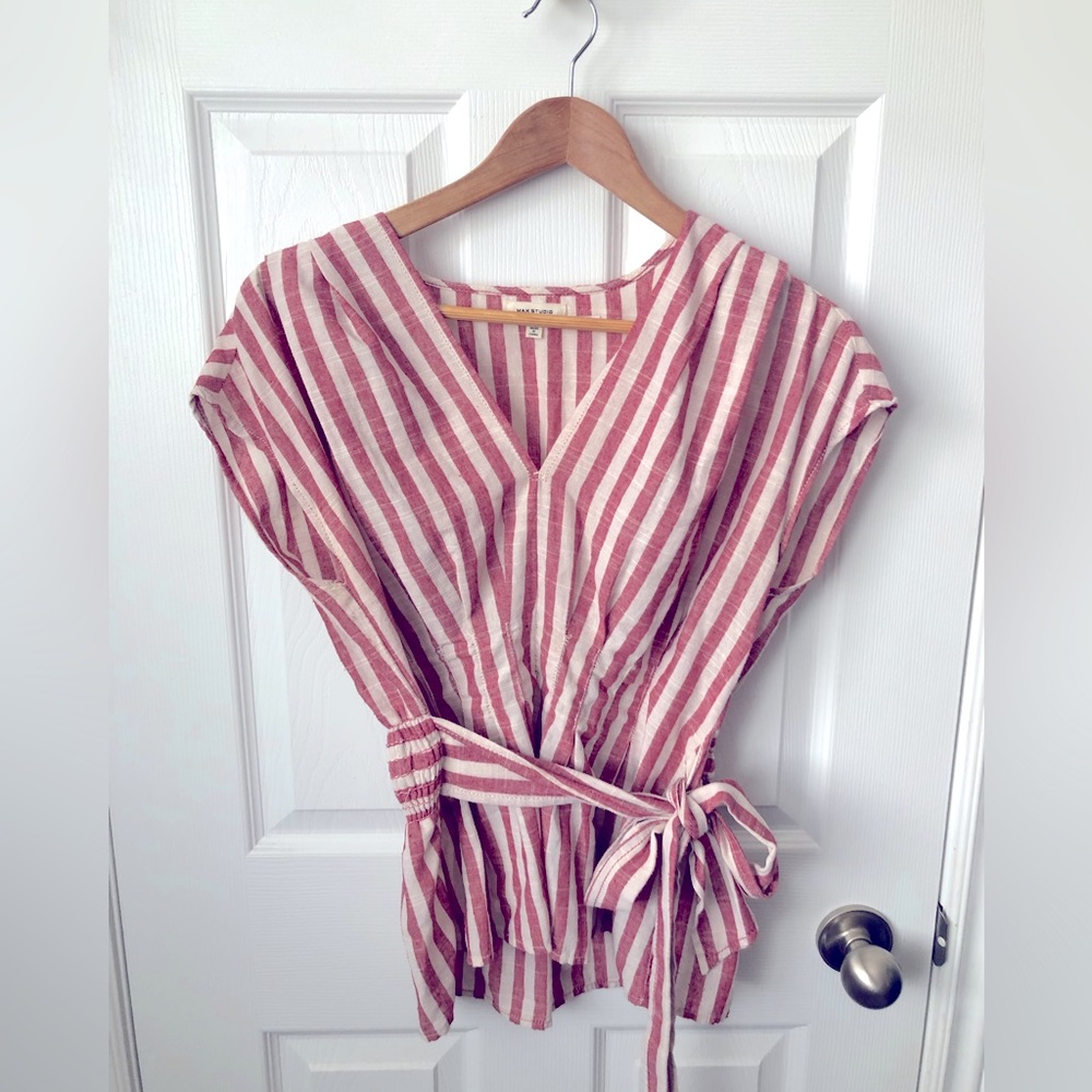 Stripped front tie detail top